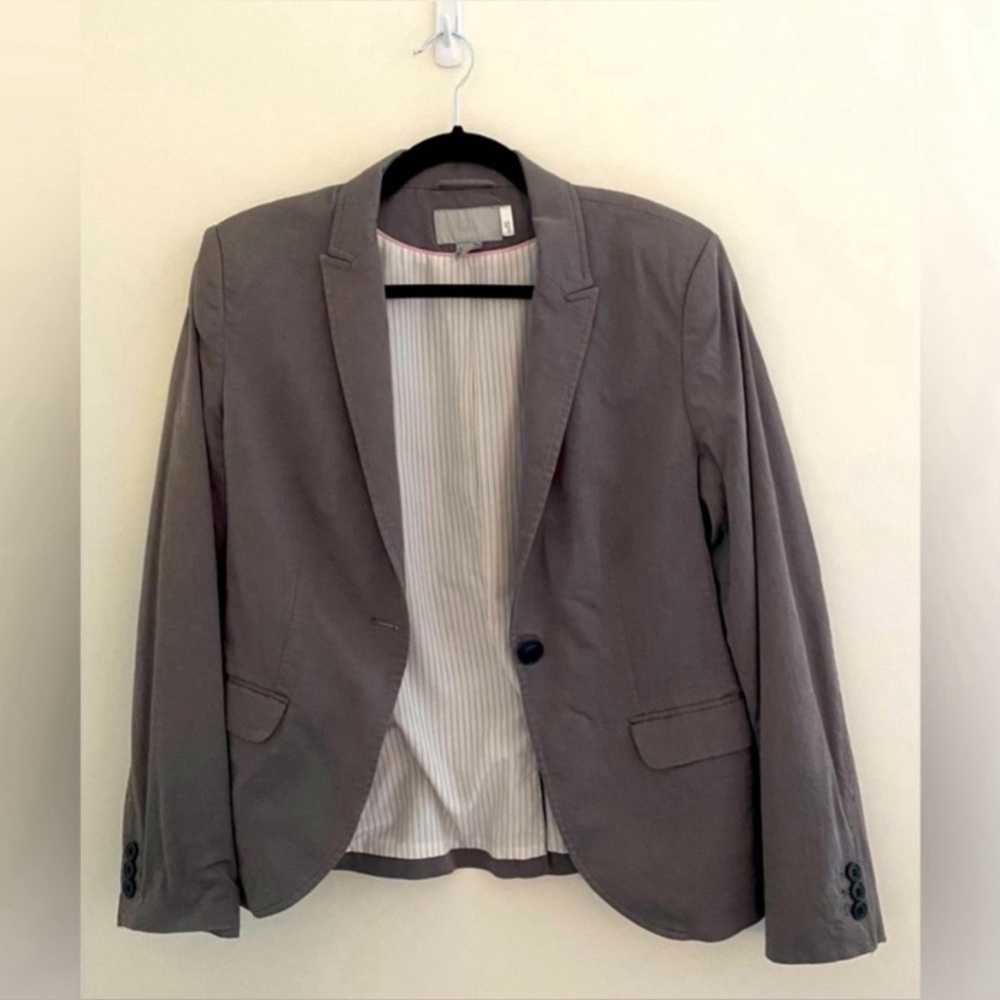 H&M Gray Grey Women’s Cropped Suit BlazerJacket lined with pockets - size 10